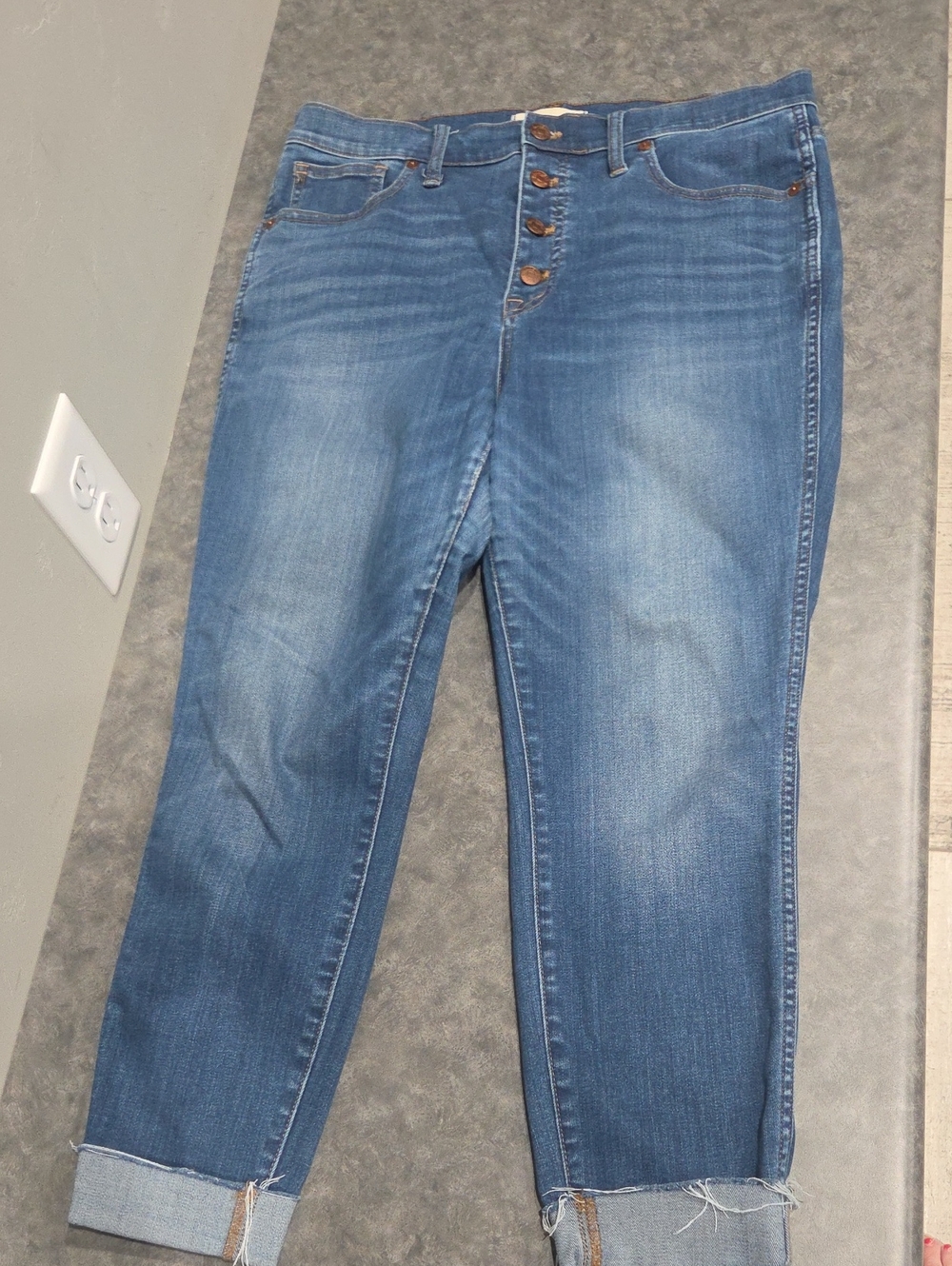 Madewell Button-Fly Cropped Jeans in Medium Blue Wash